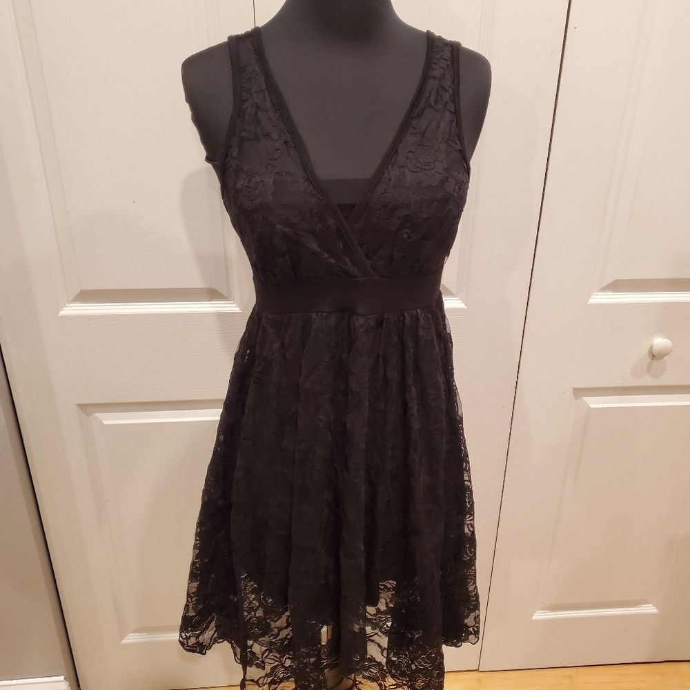 Black Lace uneven hem Dress - Picture 6 of 8